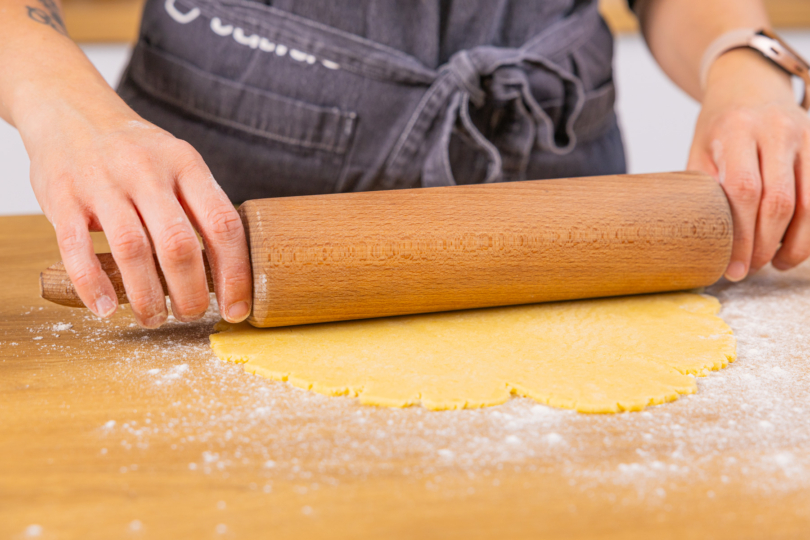 Mürbeteig dünn ausrollen für Granatsplitter nach Omas Original-Rezept