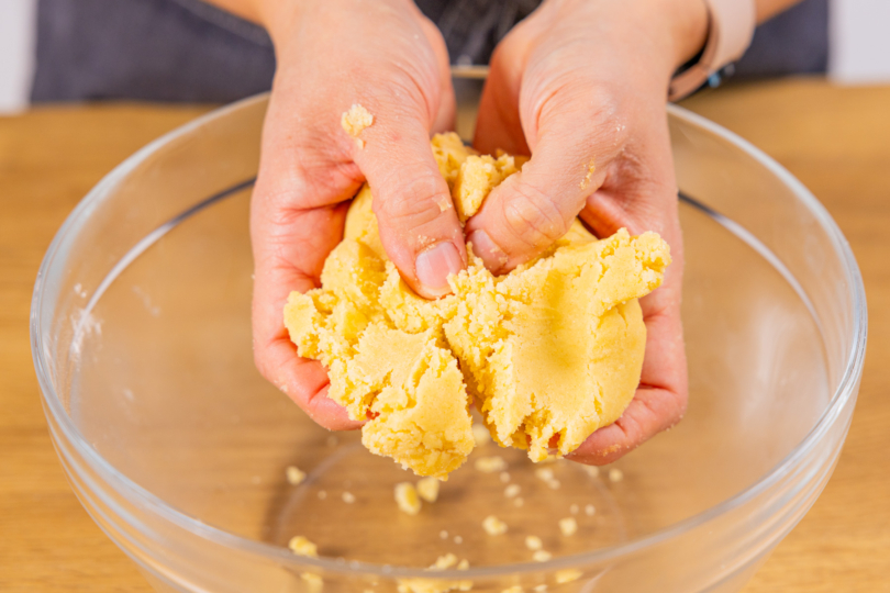 Mürbeteig formen für Granatsplitter nach Omas Original-Rezept