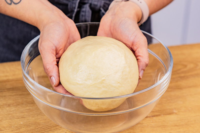 Hefeteig formen.
