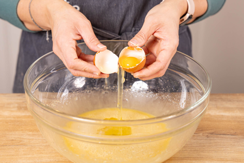 Eier nacheinander aufschlagen