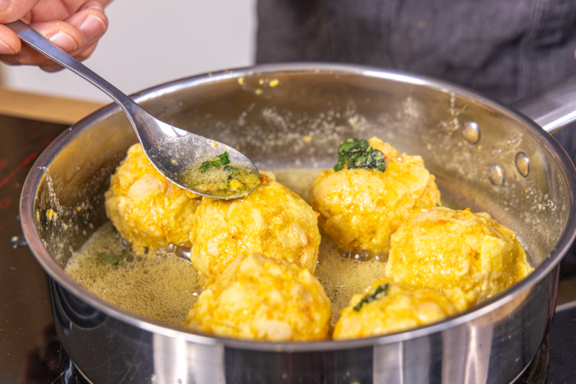 Kürbisknödel anbraten