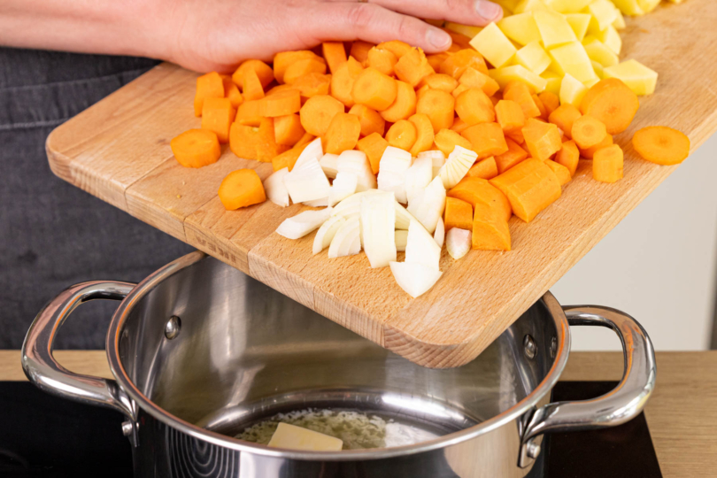 Gemüse in Butter anschwitzen