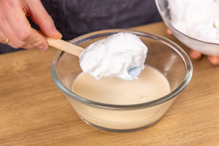 Eischnee unter den Teig heben