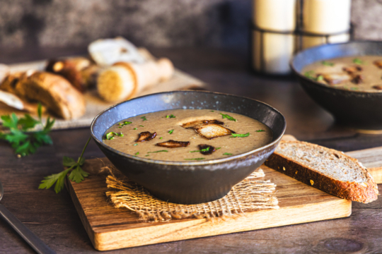 Steinpilzsuppe mit getrockneten Steinpilzen
