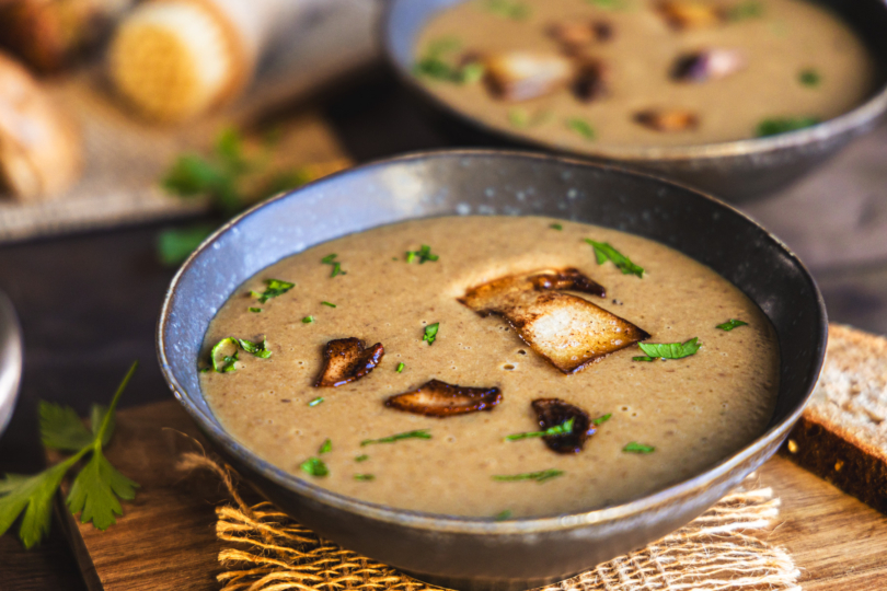 Steinpilzsuppe mit getrockneten Steinpilzen