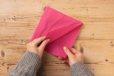 Papierservietten aufklappen