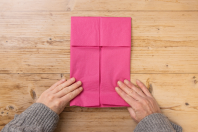 Seiten zur Mitte falten