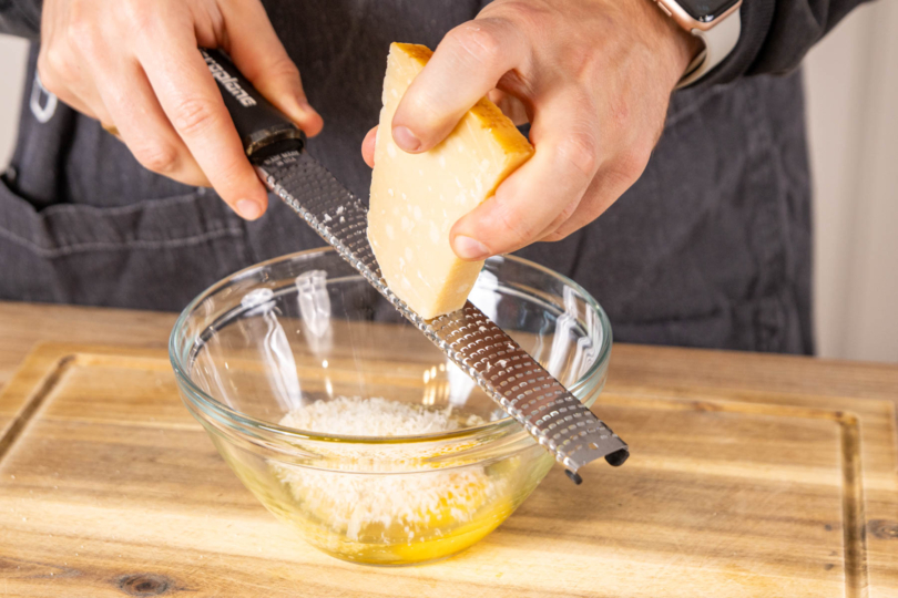Parmesan dazureiben