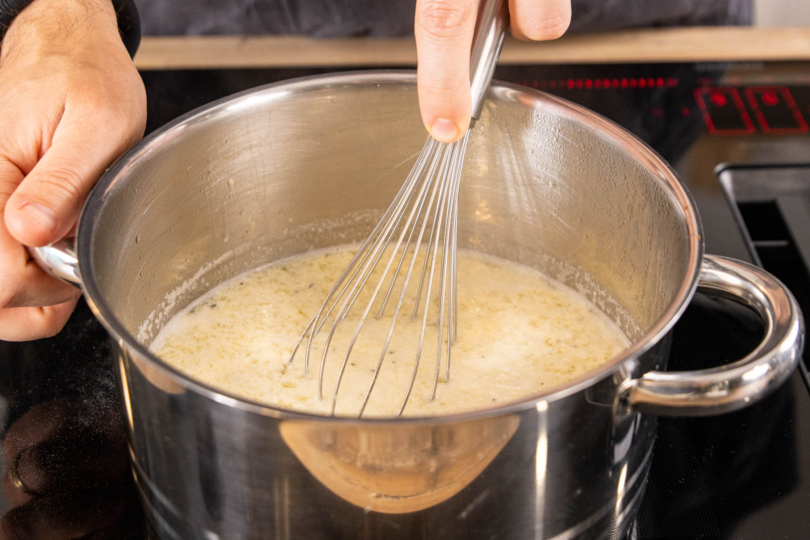 Stracciatella Suppe verrühren