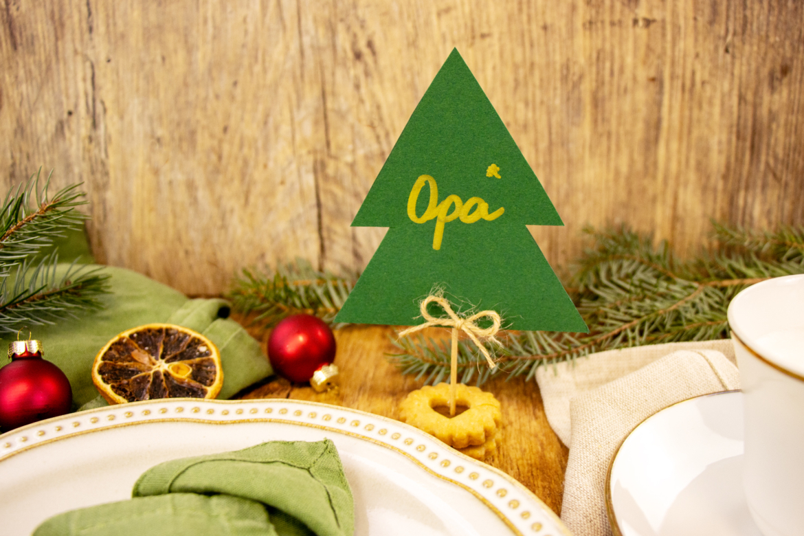 Namenskarte mit Schriftzug Opa