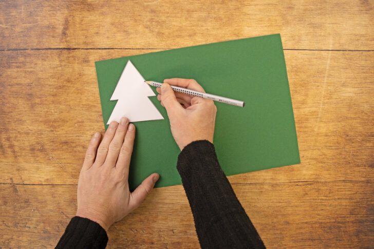 Bastelvorlage auf Tonpapier übertragen