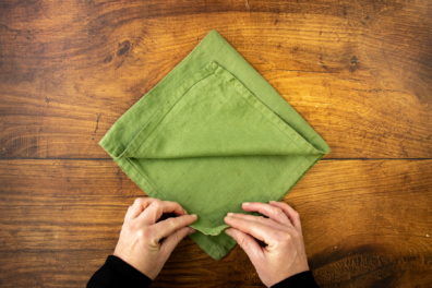 Zweite Serviettenspitze nach oben