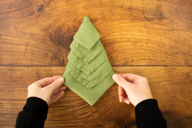 Tannenbaum falten aus Stoffserviette