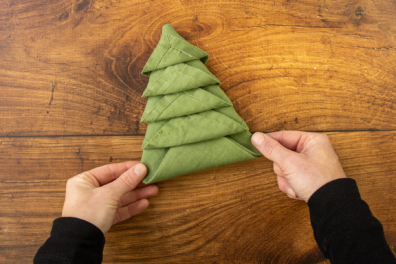 Tannenbaum aus Serviette falten