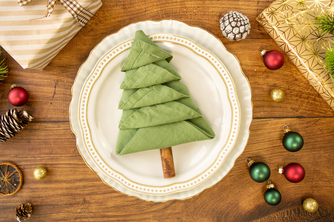 Festliche Tischdekoration zu Weihnachten