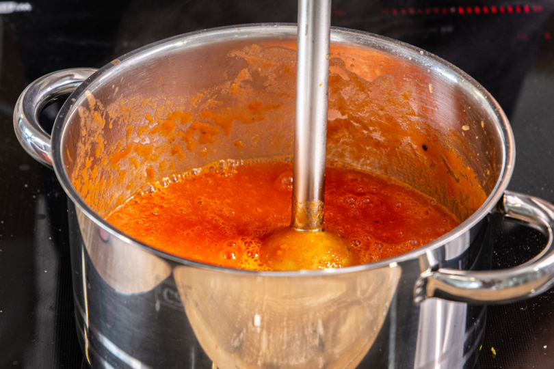Tomatensuppe mit Dosentomaten pürieren
