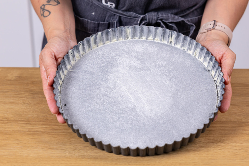 Form einfetten und Mehlen