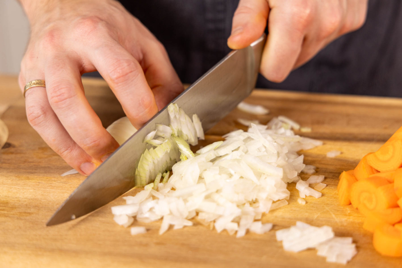 Zwiebel schneiden
