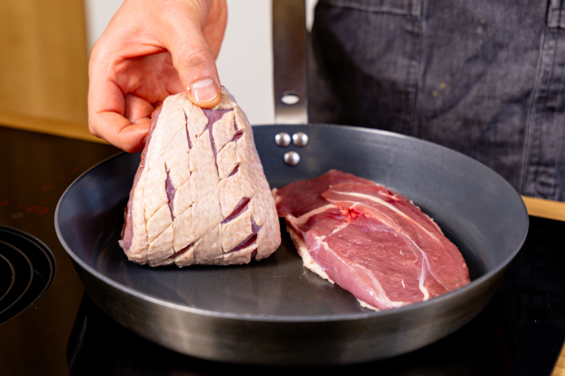 Entenbrust auf der Hautseite anbraten