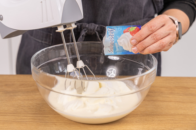 Sahne mit Sahnesteif aufschlagen