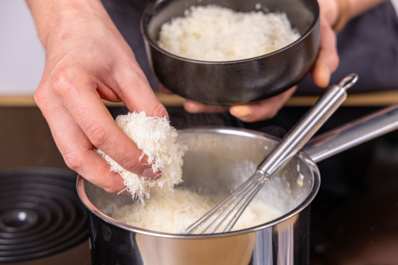 Grana Padano dazugeben