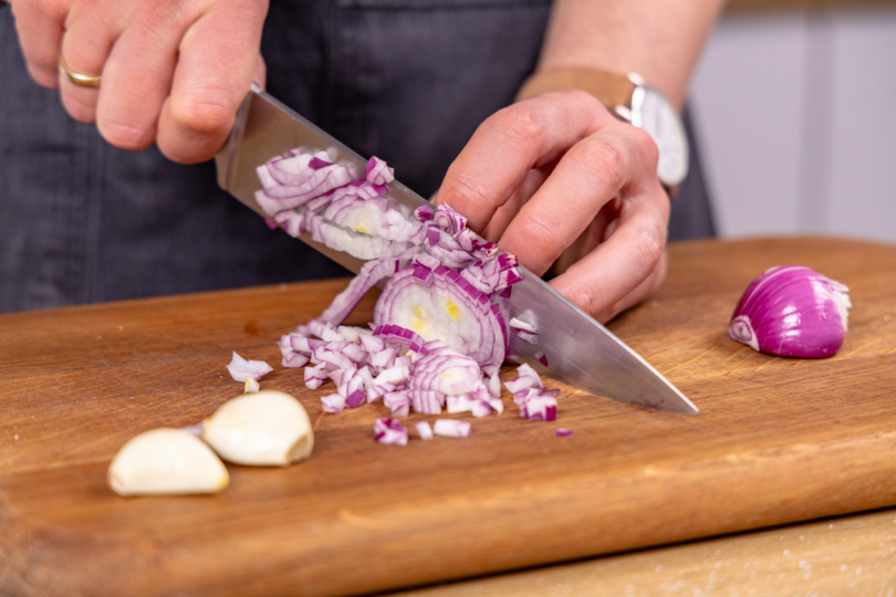 Zwiebel schneiden