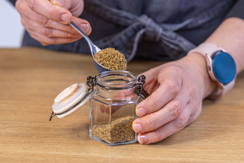 Brotgewürz abfüllen