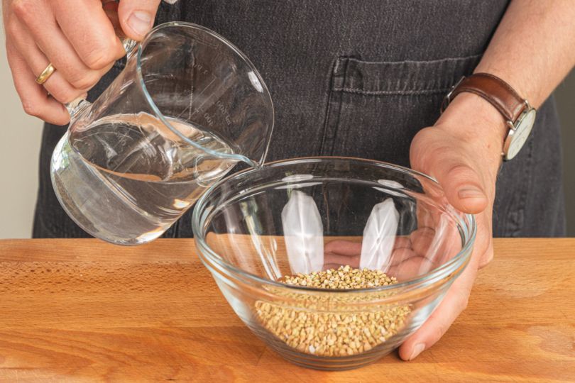 Buchweizen in Wasser einweichen
