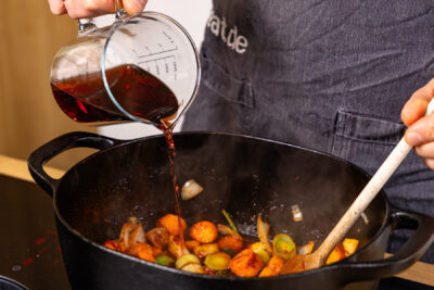 Gemüse mit Rotwein ablöschen