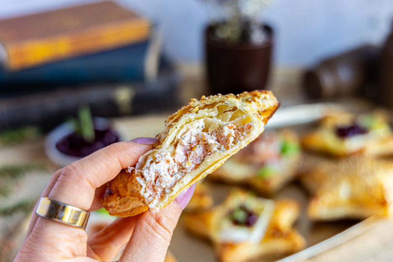 Herzhafte Blätterteigsterne mit Lachscreme