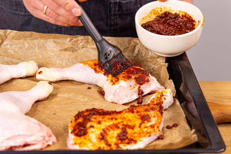 Hähnchenkeulen marinieren