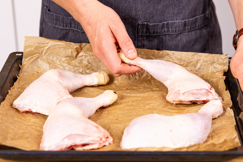 Hähnchenkeulen auf Backblech