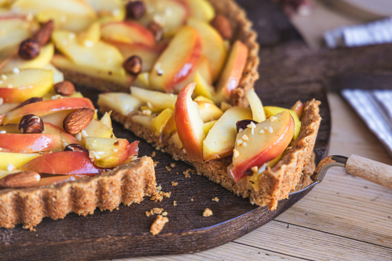 Nuss-Mürbeteig für Tortenböden mit Apfel