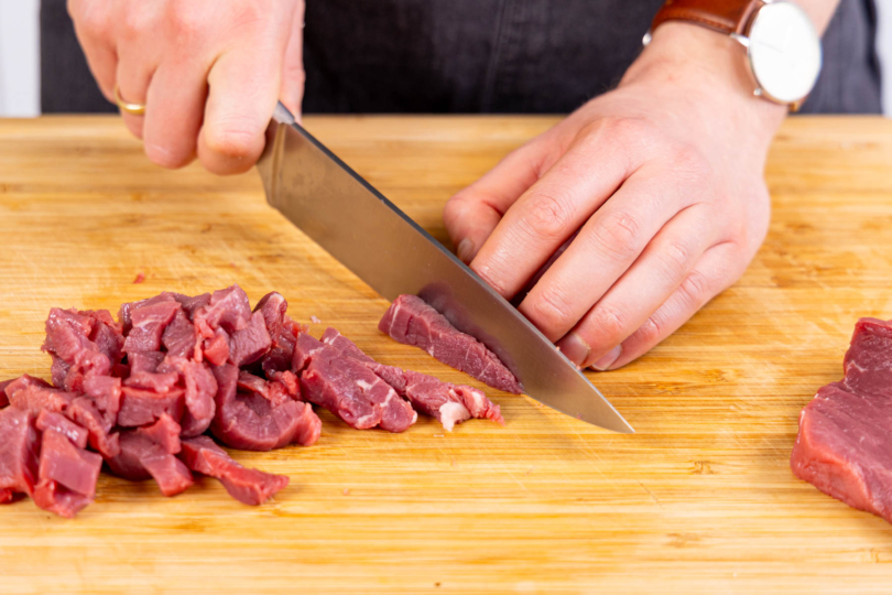 Ochsenfetzen schneiden