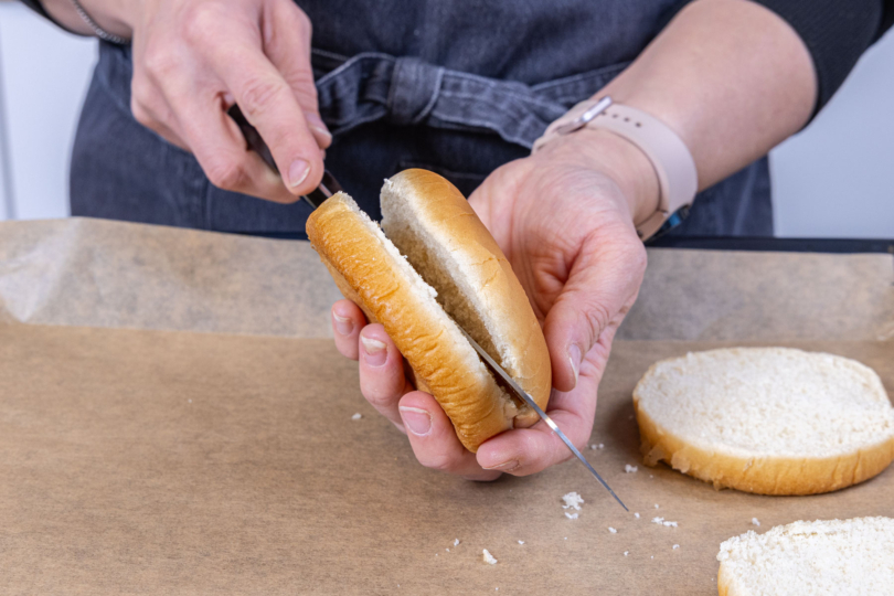 Brötchen aufschneiden