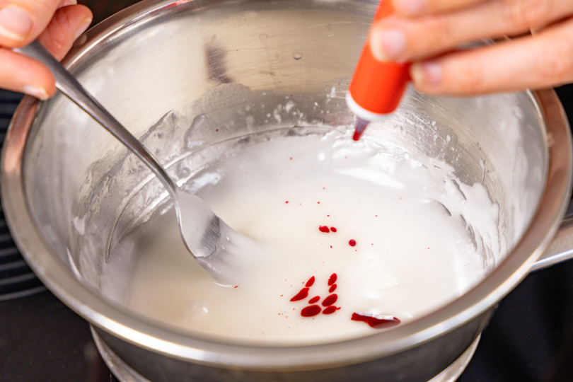 Fondantglasur mit Lebensmittelfarbe einfärben