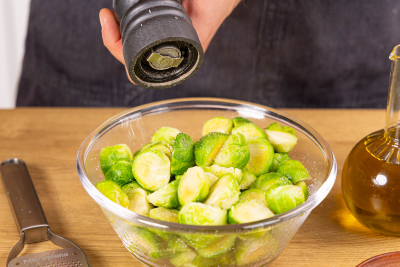 vorgekochten Rosenkohl würzen