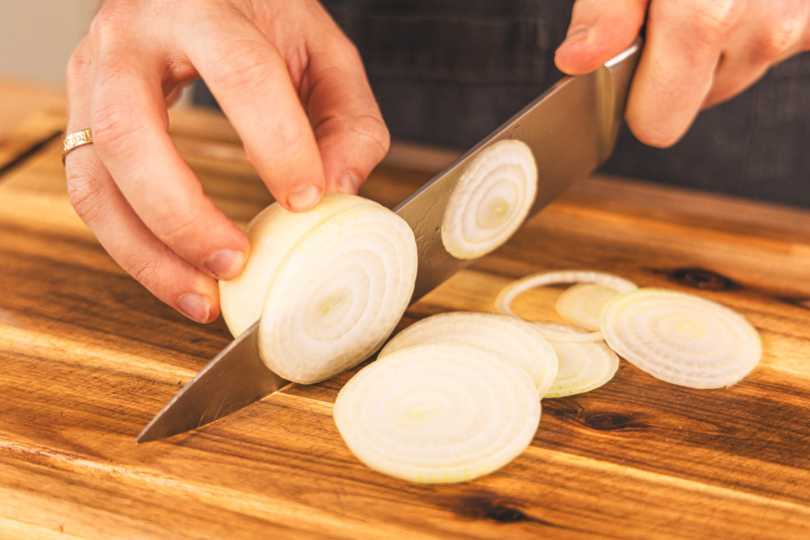 Zwiebel schneiden