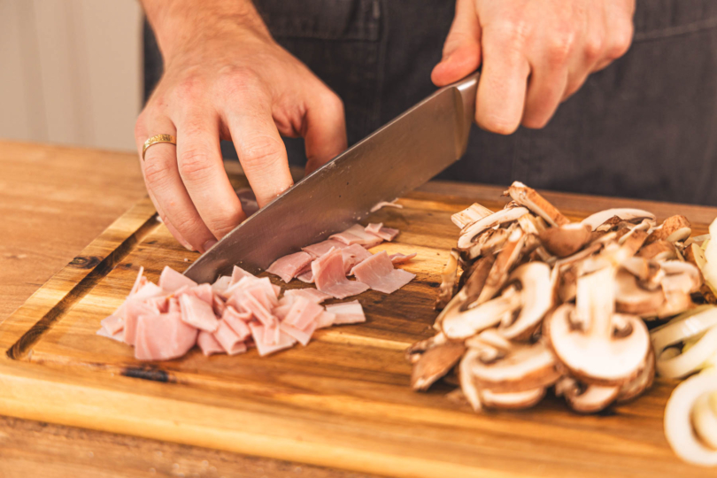 Kochschinken schneiden