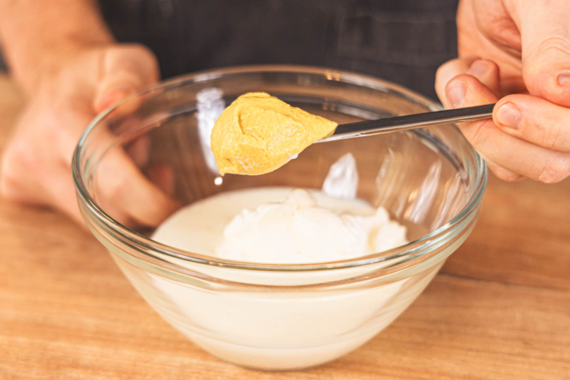 Senf zur Soße geben