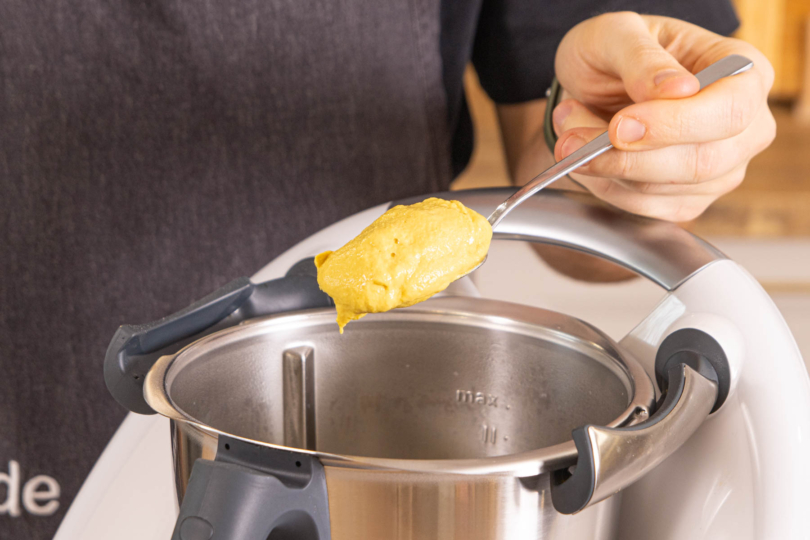 Senf in den Thermomix® geben