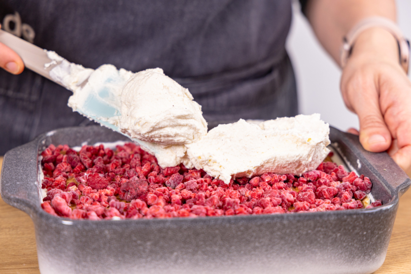 Creme darauf verteilen