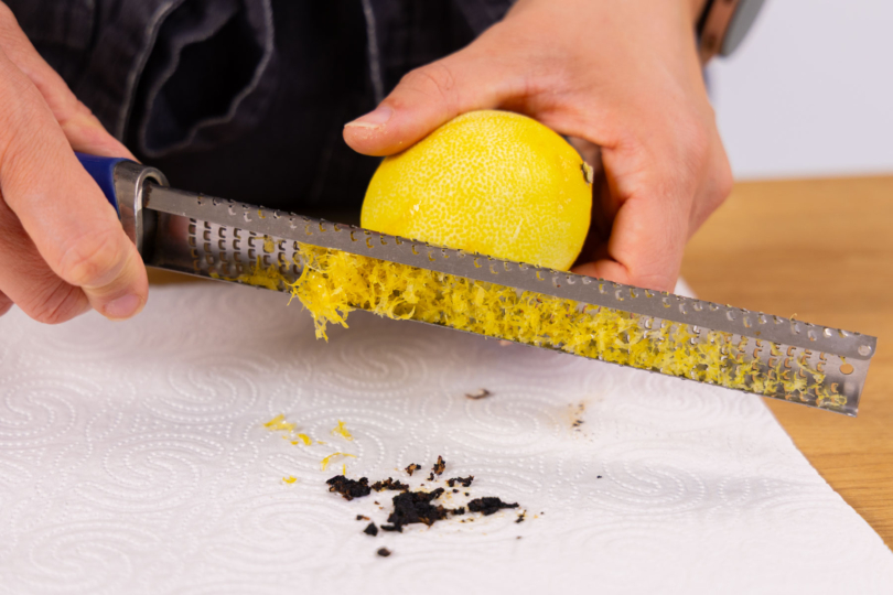 Zitrone abreiben
