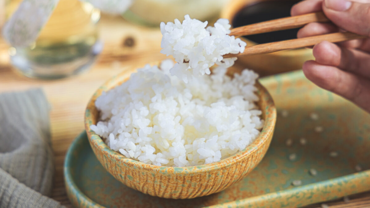 Sushi-Reis im Reiskocher zubereiten