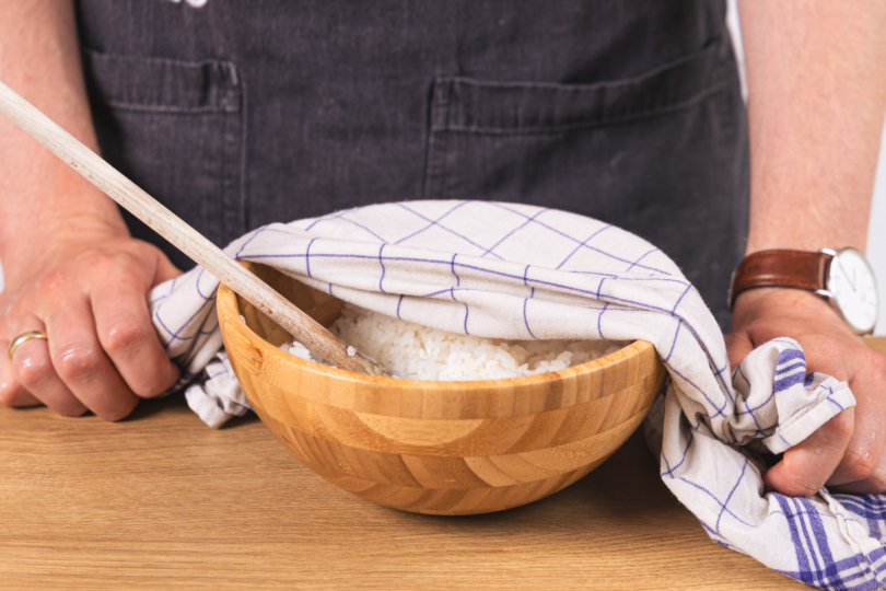 Reis abdecken und durchziehen lassen