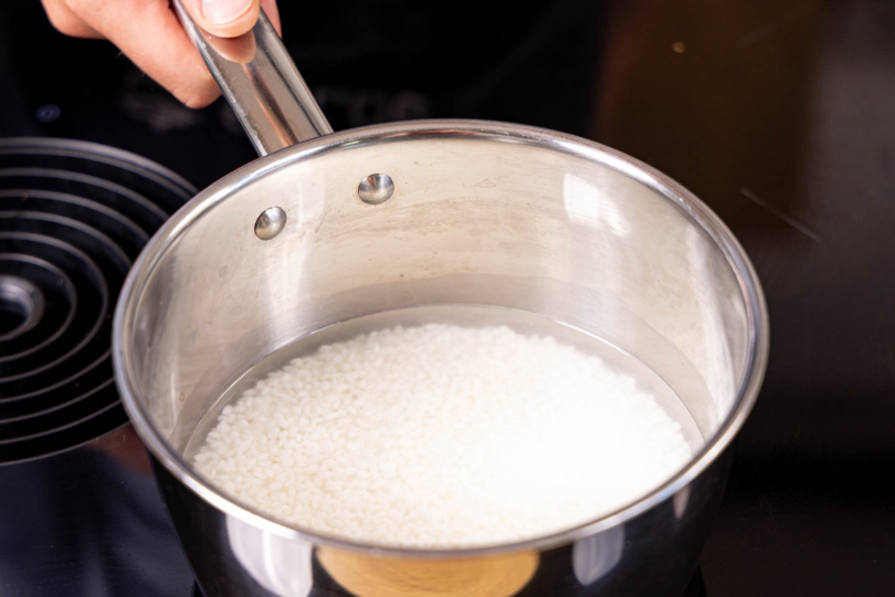 Sushireis waschen und quellen lassen