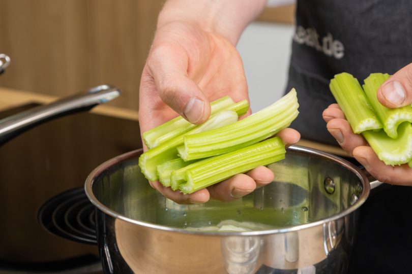 Stangensellerie vorkochen