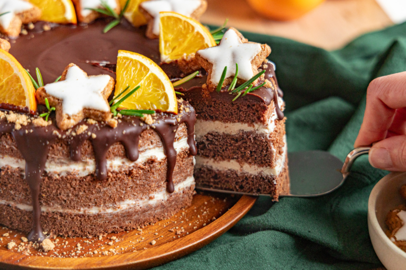 Weihnachtstorte schneiden