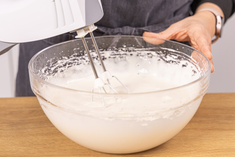 Biskuitteig aufschlagen
