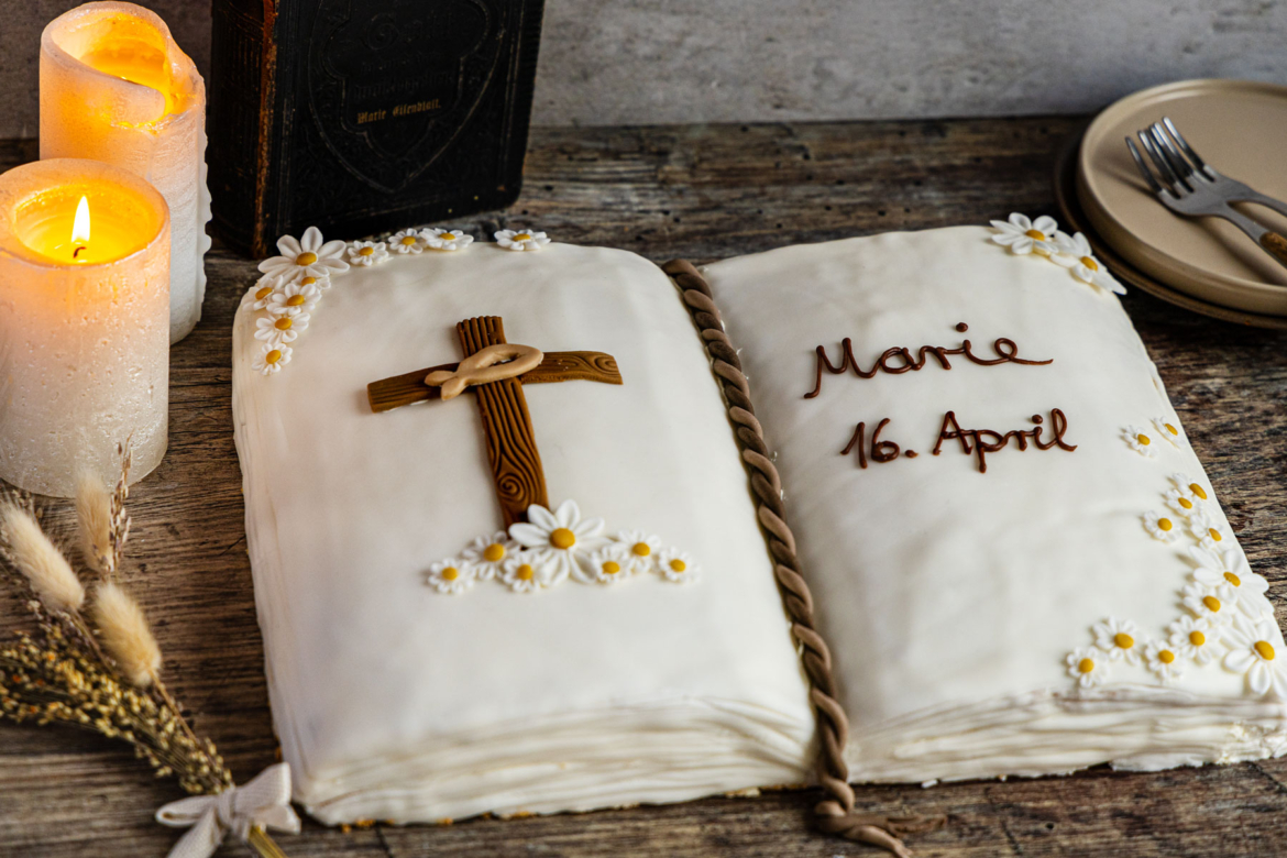 Buchtorte zur Konfirmation